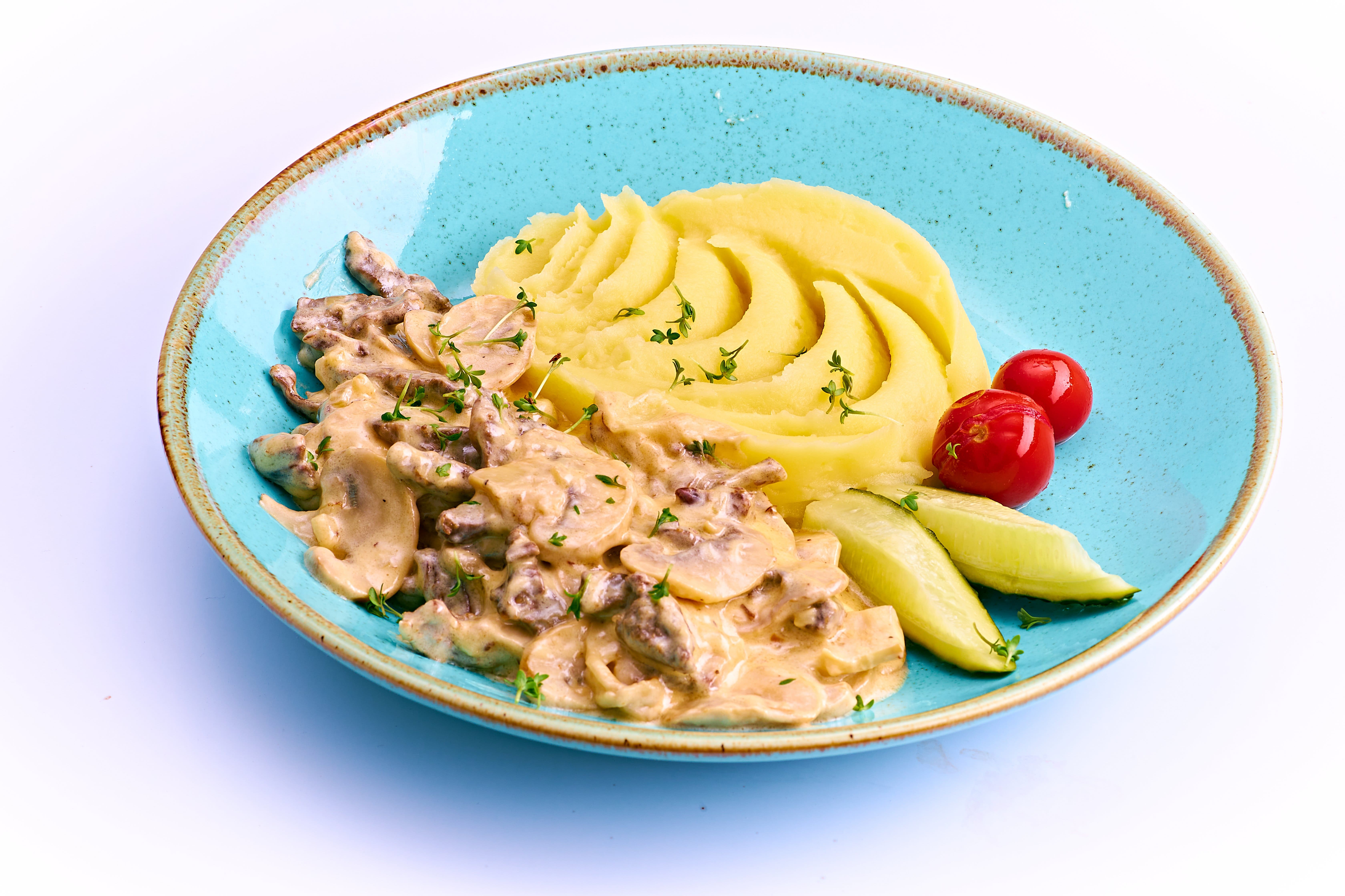 Телятина по-строгановски