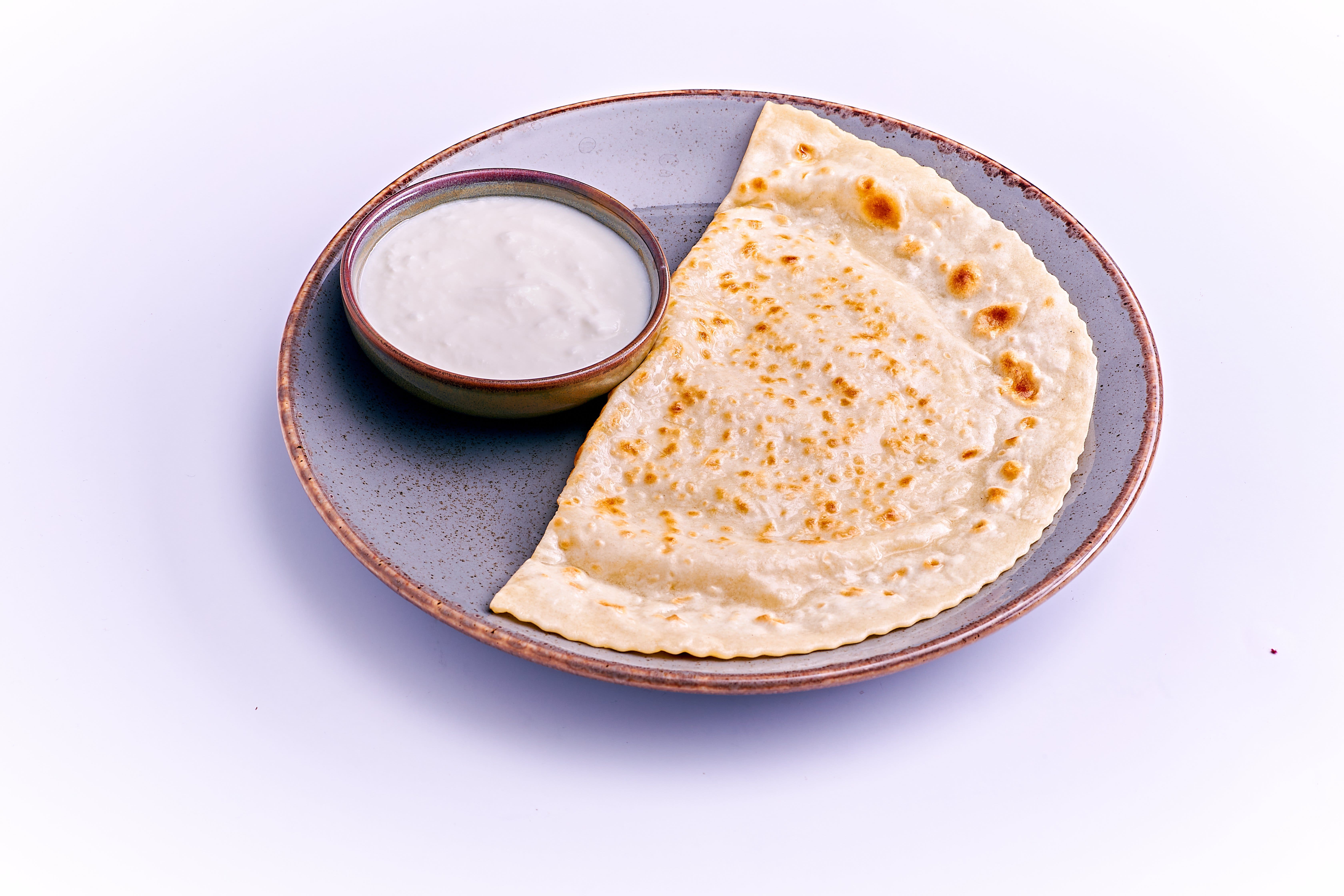 Кутаб с зеленью и помидорами