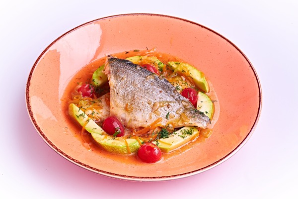 филе дорадо с подливой из овощей